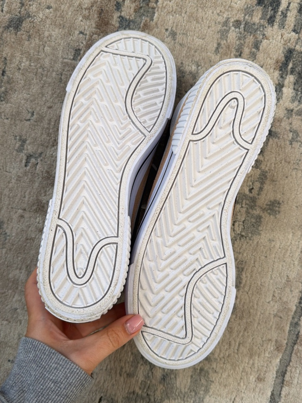 Nike platform women’s casual sneaker - Picture 3 of 5
